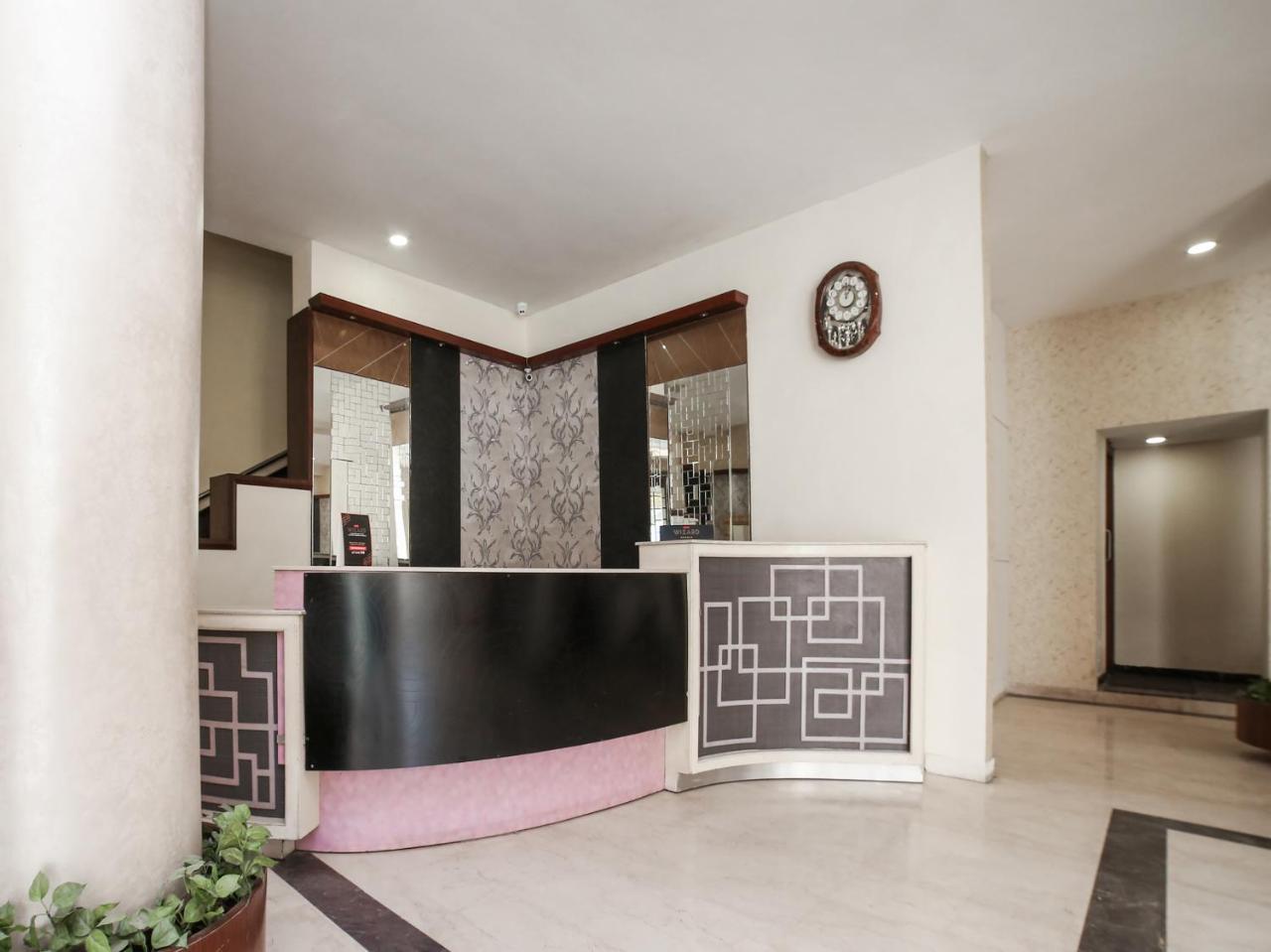 Hotel Collection O 30052 Chinmay 3*
