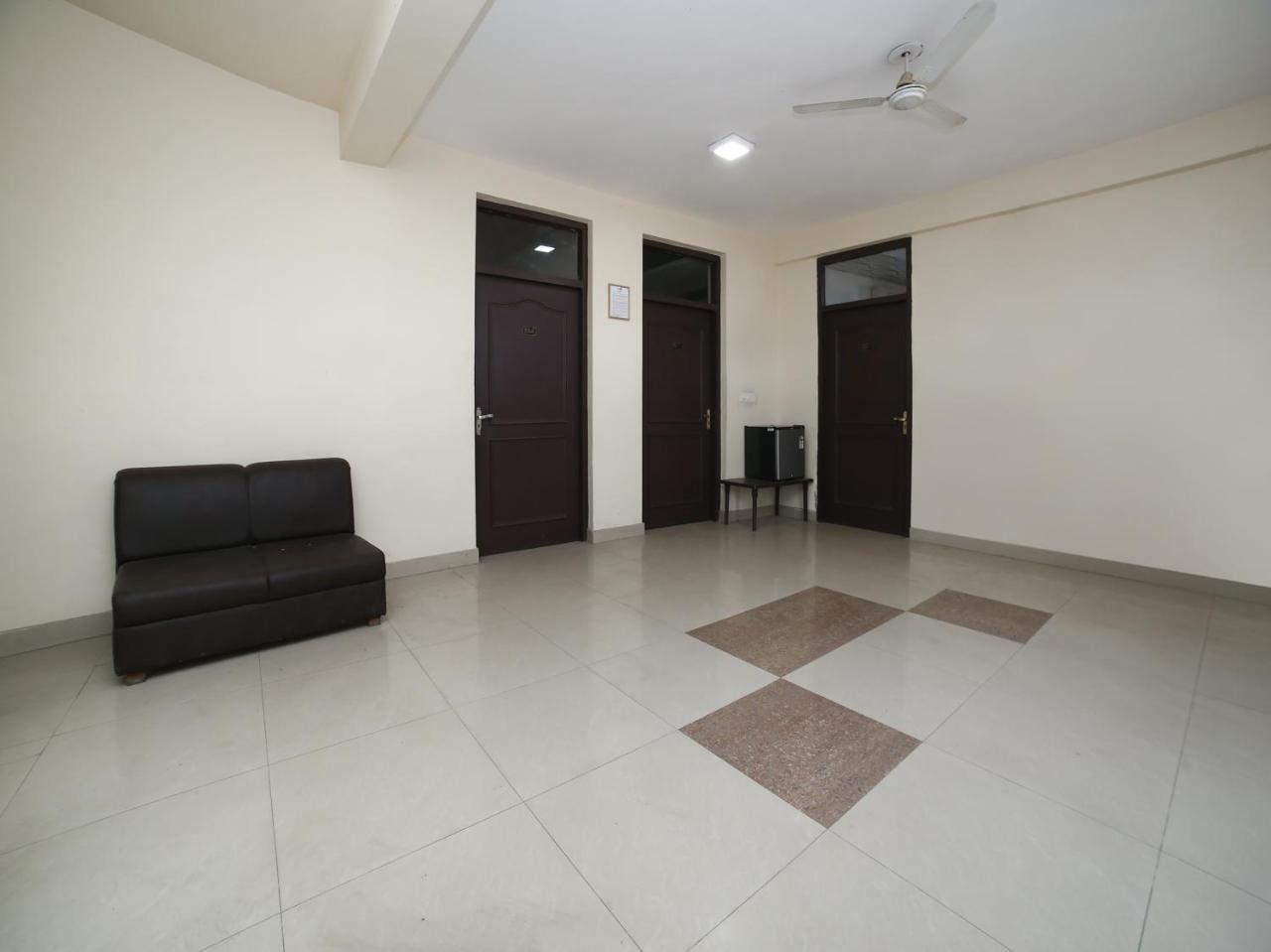 Hotel Collection O 30052 Chinmay 3*